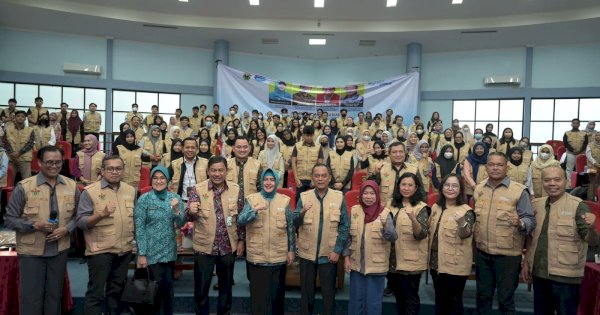 Di Hadapan Mahasiswa KKN Unhas, Indira Yusuf Ismail Beberkan Peran PKK dalam Mendukung Program Perlindungan Sosial