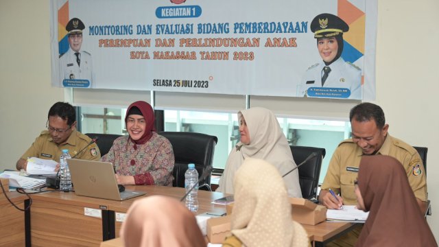 Ketua TP PKK Kota Makassar Indira Yusuf Ismail hadir menjadi narasumber pada kegiatan monitoring dan evaluasi Bidang Pemberdayaan Perempuan dan Perlindungan Anak (PPPA) yang diselenggarakan oleh Bagian Kesejahteraan Rakyat (Kesra) Kota Makassar, Selasa (25/07/2023).