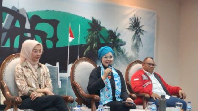 Politisi Partai Gelombang Rakyat (Gelora), Ratih Sanggarwati (tengah). Foto:Istimewa 