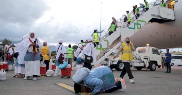 Sujud Syukur, 172.904 Jemaah Haji telah Tiba di Tanah Air