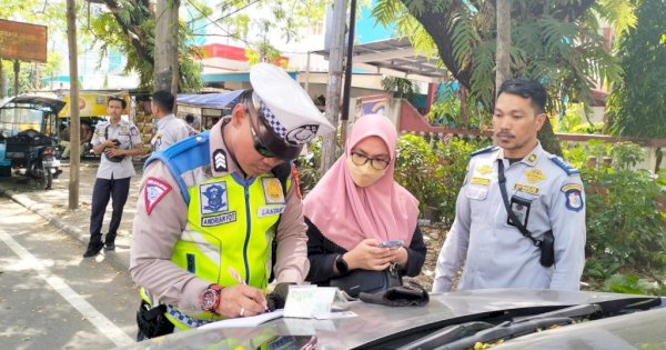 Jangan Parkir di 5 Ruas Jalan Ini Jika Tak Ingin Ban Mobil Digembok dan Ditilang