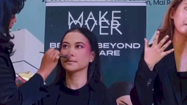 Make Over Diajang Beauty Demo Make Over Kosmetik di Mall MaRi