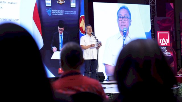 Menteri Perdagangan (Mendag) Zulkifli Hasan turut hadir di pembukaan Kongres Arsitek se-ASEAN ke-4 di Hotel Gammara Kota Makassar, Kamis (27/07/2023).