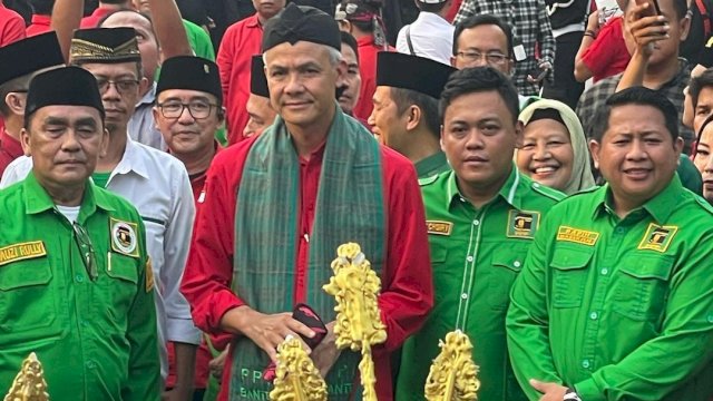 Capres Ganjar Pranowo saat bersama kader DPW PPP Banten. Foto:instagram@rapihherdiansyah