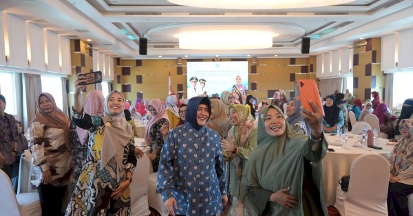 Diikuti 100 Guru se-Makassar, Indira Yusuf Ismail Buka Sosialisasi Lembaga PAUD Berkualitas