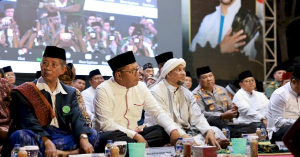 Wali Kota Makassar dan Ribuan Masyarakat, Hadiri Pelaksanaan Zikir dan Shalawat Bersama Pangdam XIV/Hasanuddin