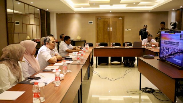 Danny Pomanto presentasikan langkah Pemkot Makassar menuju Kota Sehat 2023 secara virtual dihadapan Tim Verifikasi Nasional Penilaian KKS 2023 di Hotel Four Point, Rabu (9/08/2023).