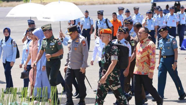 Wali Kota Makassar Moh Ramdhan Pomanto mendampingi Kepala Staf Angkatan Udara (KASAU) Marsekal TNI Fadjar Prasetyo dan Danlanud Sultan Hasanuddin Marsma TNI Benny Arfan meresmikan Baseops Lanud Sultan Hasanuddin (Sulhas), Rabu, (30/08/2023).