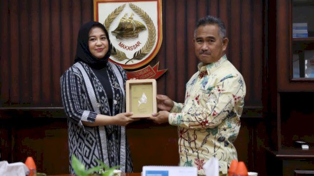 Wakil Wali Kota Makassar, Fatmawati Rusdi menerima kunjungan rombongan studi tiru Wali Kota Tarakan, dr. Khairul, M.Kes di Balaikota Makassar, Jumat (4/08/2023).
