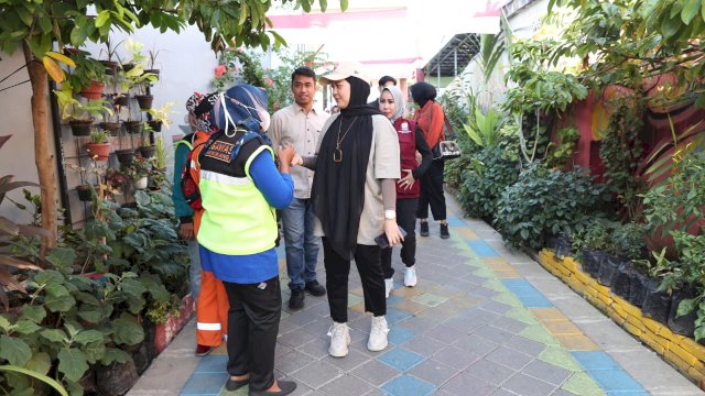 Wakil Wali Kota Makassar, Fatmawati Rusdi mengunjungi Lorong Wisata (Longwis) Canbera Kelurahan Tamamaung dan Lorong Wisata (Longwis) Caterine, Kelurahan Pampang, Sabtu (5/08/2023).