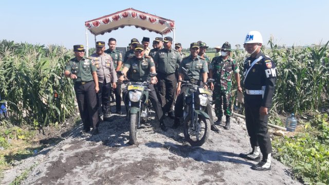 Pangdam IV/Diponegoro Tinjau TMMD 117 di Grobogan