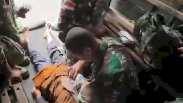 Prajurit Guntur Geni Bantu Korban Lakalantas, Ini Tanggapan Danyonarmed 11 Kostrad