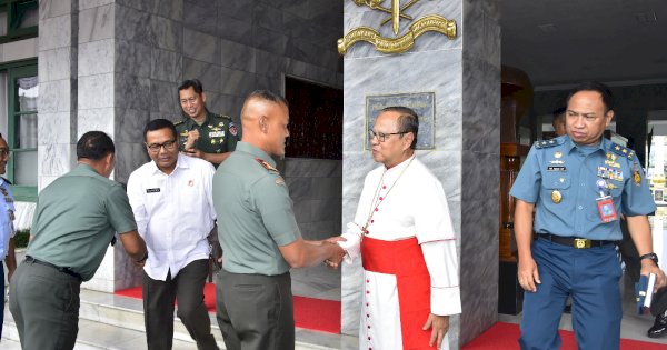 Kunjungi Akmil,  Uskup Agung Keliling di Museum Taruna Abdul Djalil