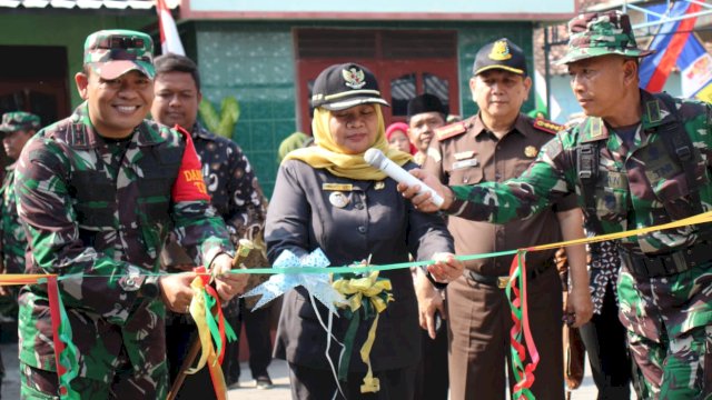 Tinjau Hasil TMMD, Bupati Sleman Didampingi Dandim Potong Pita