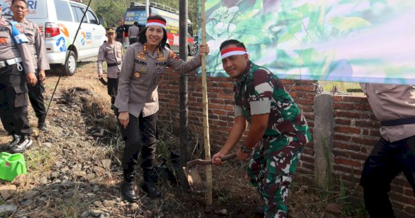 Dandim 0705/Magelang Ikut Bersama Polri Hijaukan Bumi Kota Magelang