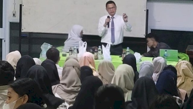Prof Taruna Ikrar Beri Kuliah Umum 150 Mahasiswa Kedokteran Universitas Malahayati Tentang Terapi Kanker Otak