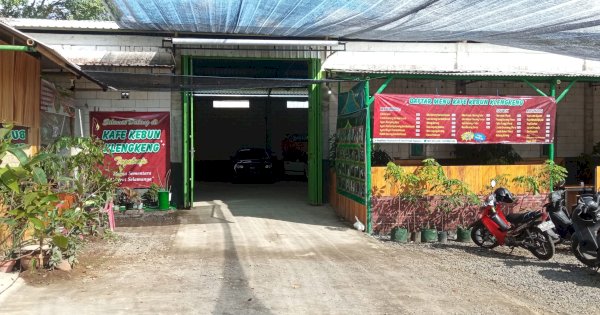 Kafe Kebun Kelengkeng Tempat Bersantai Sambil Isi Perut