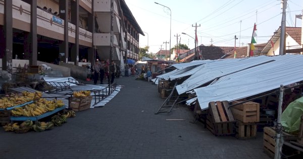 Diduga Ilegal, Lapak PKL Pasar Muntilan Dirusak Orang tak Dikenal