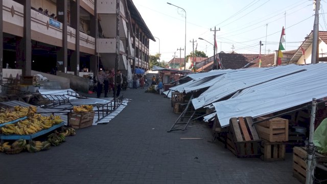 Diduga Ilegal, Lapak PKL Pasar Muntilan Dirusak Orang tak Dikenal