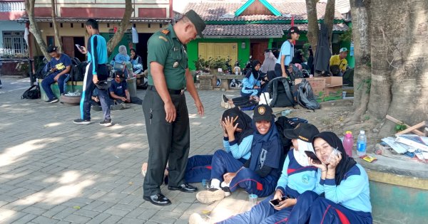 Danramil 14/Muntilan Tinjau Kesiapan Tiang Bendera dan Peserta Paskibra