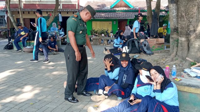 Danramil 14/Muntilan Tinjau Kesiapan Tiang Bendera dan Peserta Paskibra