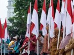 Meriahkan Agustusan, Pemkot Pekalongan Bagi Ribuan Bendera Merah Putih