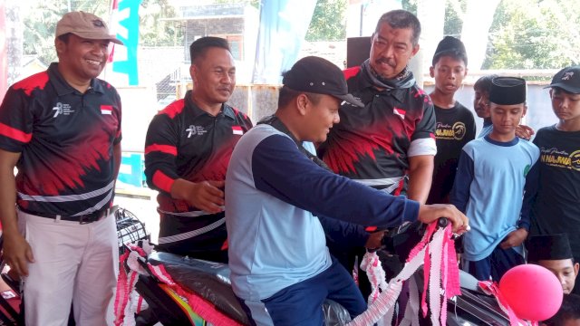 Belasan Ribu Warga Ngluwar Tumpah ke Kantor Kecamatan Ikuti Jalan Sehat&nbsp;