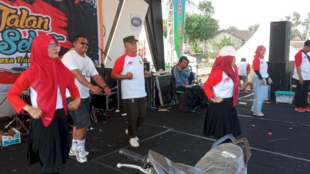 Breaking News..! Meriahkan HUT RI, Danramil 14/Muntilan dan Pemdes Tamanagung Jalan Sehat Bersama Ribuan Masyarakat