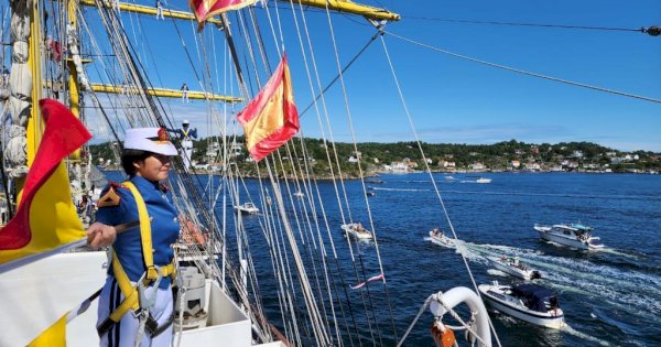 Tiba di Norwegia, Ratusan Kapal Sambut Kedatangan KRI Bima Suci