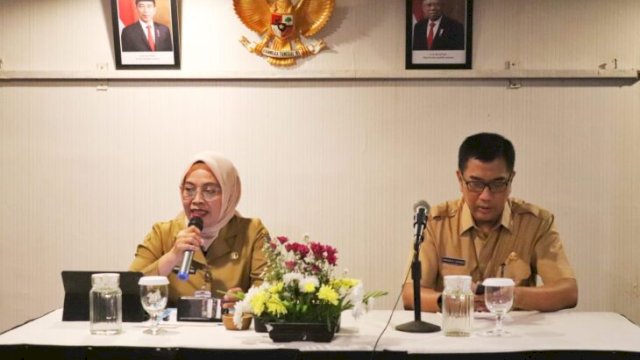 Sekretaris Ditjen Bina Pembangunan Daerah Kemendagri Sri Purwaningsih saat membuka rapat penguatan tata kelola DAK. Foto:ist