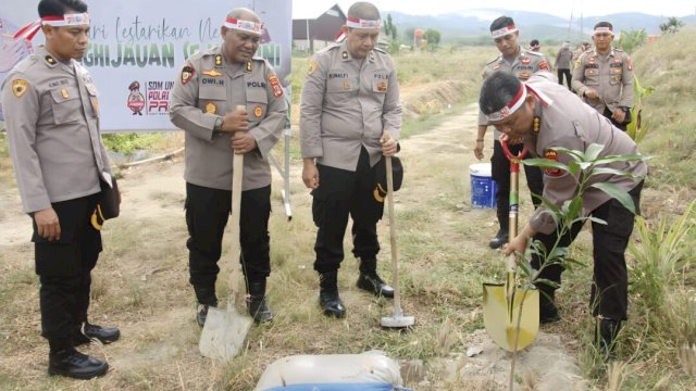Polda Sulawesi Tengah tanam 5.690 pohon dalam rangka HUT RI ke-78. Foto:Ist