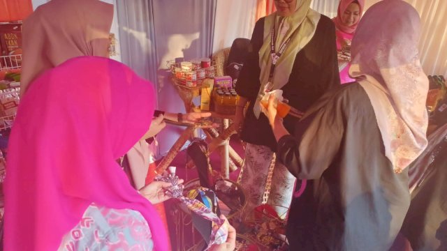 TP PKK Kota Makassar turut meramaikan penggelaran Festival Makassar Internasional Eight Festival (Makassar F8) dengan beragam produk UMKM yang dipamerkan di standnya. Ragam produk dipamerkan TP PKK mulai dari olahan kripik pisang, kue jintan, kerupuk tomat, keripik tempe dan sagu.