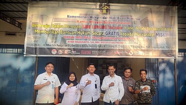 Tim Monev Kementerian Hukum dan Ham Kanwil Sulsel berfoto bersama jajaran LBH Lipang Takalar. Foto:dok.harian.news