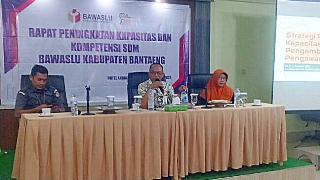 Rapat peningkatan kapasitas dan kompetensi Bawaslu Bantaeng. Foto:ist