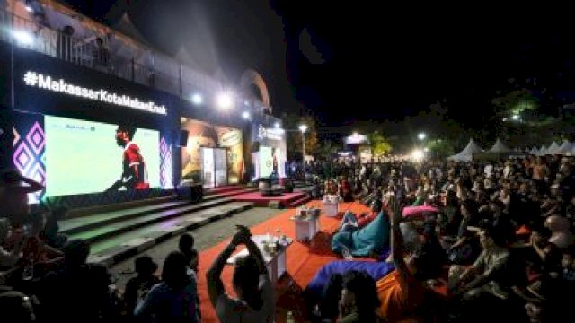 Wali Kota dan Kapolrestabes Nobar Timnas Bareng Warga di Lokasi F8