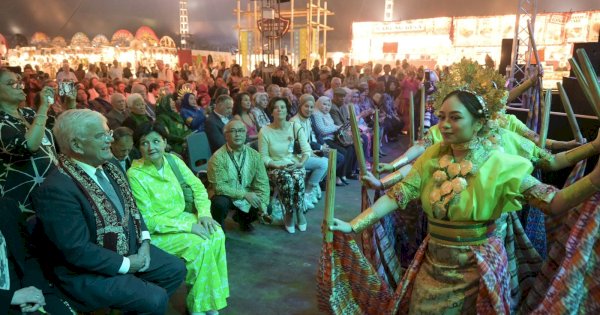 Bikin Bangga! Delegasi Makassar Berkesempatan Antar Wali Kota Den Haag Masuki Area Tong Tong Fair