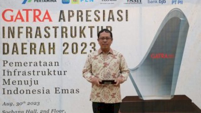 Ansar Wakili Wali Kota Makassar Terima Penghargaan di Ajang Gatra 2023