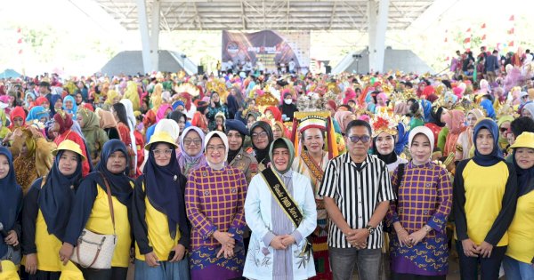 Diikuti 1.400 Murid TK, Bunda PAUD Makassar Buka Lomba Karnaval Baju Adat IGTKI-PGRI