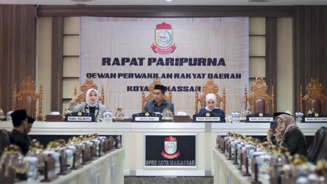 Wakil Wali Kota Makassar, Fatmawati Rusdi menghadiri Rapat Paripurna Pertama masa persidangan pertama tahun sidang 2023/2024, Jumat (01/9/2023). Ada beberapa poin yang disampaikan Fatmawati dihadapan seluruh fraksi DPRD Kota Makassar terkait penjelasan pimpinan Pansus Raperda Kota Makassar tentang Penyelenggaraan Kota Layak Anak.