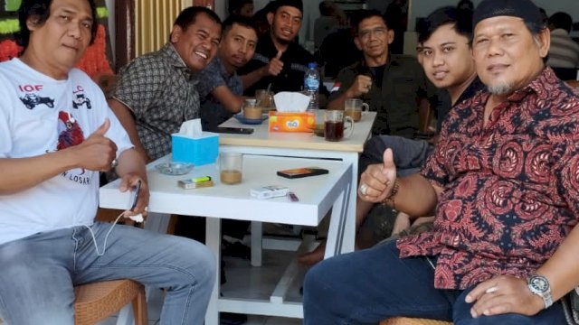 Rahman Pina (kiri kedua) saat hadiri peresmian & opening Kantor Redaksi Harian.news dan Warkop D'K10, Jumat (1/9). 