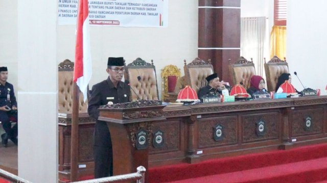 Pj Bupati Takalar,Dr.Setiawan Aswad memberikan jawaban dalam rapat pandangan umum Fraksi DPRD Takalar.Foto:ist