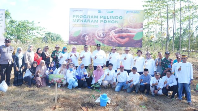 Tanam 2500 Pohon Buah di Maros, PT Pelindo Jasa Maritim Peduli Lingkungan