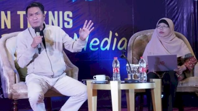 Suparno sebagai ketua Timsel Calon Komisioner KPID Sulsel. 