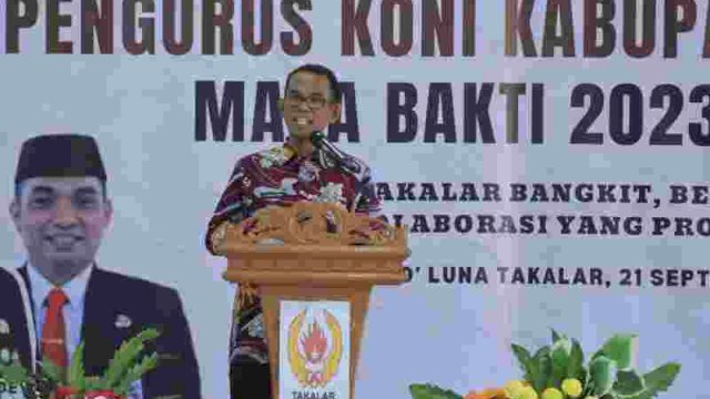 Pj.Bupati Takalar ,Dr.Setiawan Aswad saat memberikan sambutan di pelantikan pengurus KONI Takalar Periode. 2023-2027 bertempat di aula RM D'Luna. Foto :ist