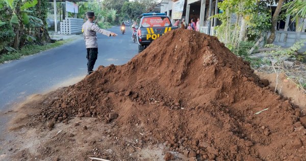 Tumpukan Material Dikeluhkan Warga, Polisi Respon Cepat