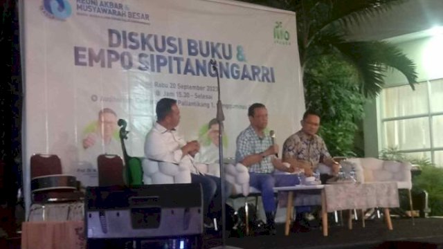 Diskusi dan Bedah Buku Empo Sopitangarri dalam rangkaian Reuni Akbar SMA Negeri Lima Sembilan Sungguminasa atau SMAN 1 Gowa .Foto:ist