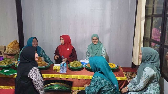 PJ Ketua TP-PKK Sulsel kunjungi UP2K Anging Mammiri di Desa Sawakung,Kec.Galesong Selatan Takalar.Foto:ist