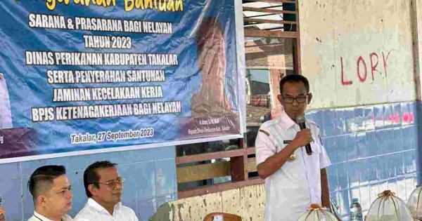 Pj. Bupati Takalar Salurkan Bantuan Sarana dan Prasarana untuk Nelayan Tahun 2023
