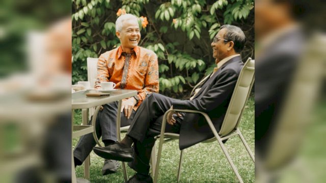 Ganjar Pranowo dan Mahfud MD tengah bersantai sembari ngopi bareng, warganet bersorak mereka calon pasangan impian Pilpres 2024. Foto:instagram@ganjar_pranowo