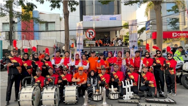 Unit Drum Corps Gerakan Pramuka Unhas Mencuri Perhatian dalam BCA Autoshow KCU Makassar 2023